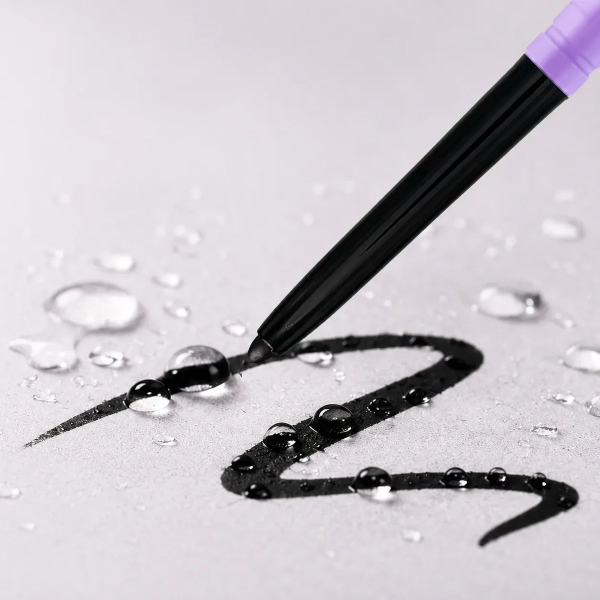 La douceur d’un gel. La précision d’un crayon.